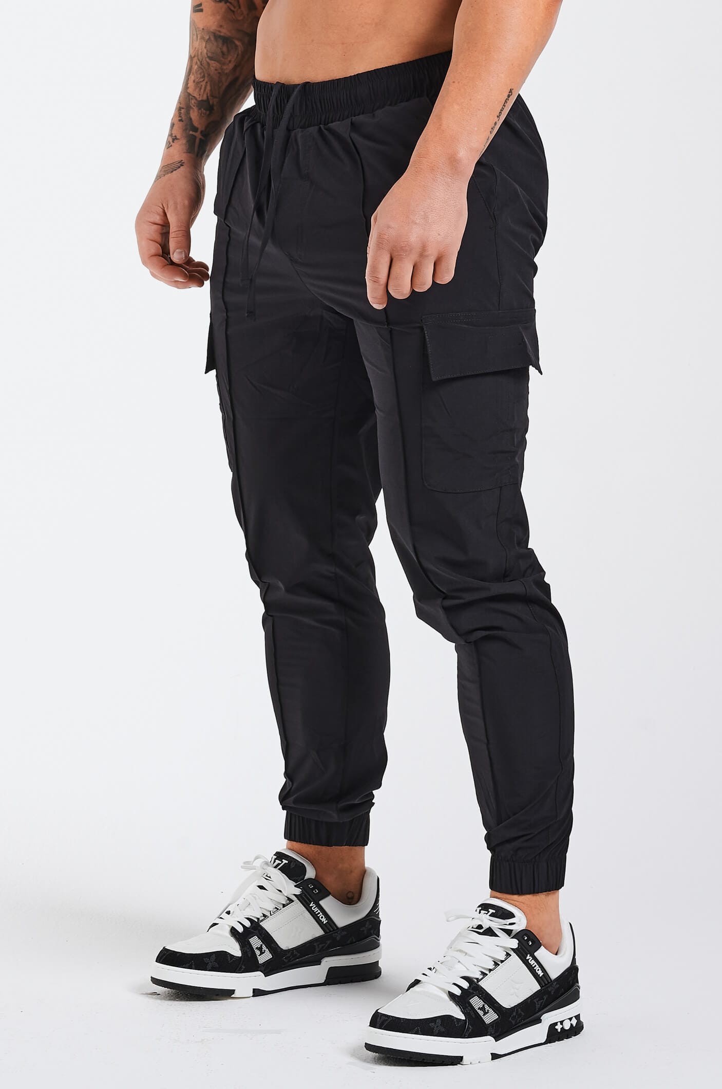 http://www.legendlondon.co/cdn/shop/files/legend-london-cargos-nylon-cargo-pant-black-33495425876165.jpg?v=1699540336