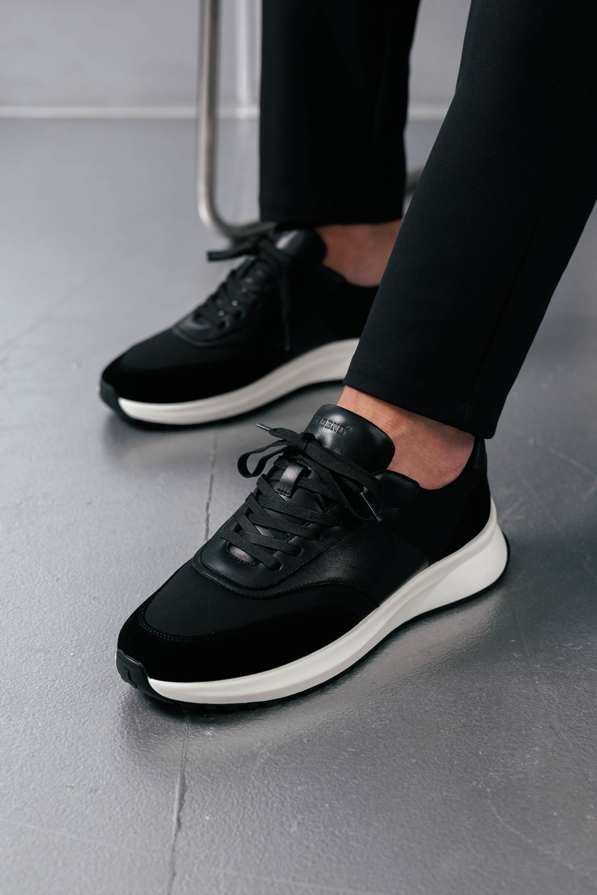 Legend London FOOTWEAR FORMA RUNNER - BLACK AND WHITE