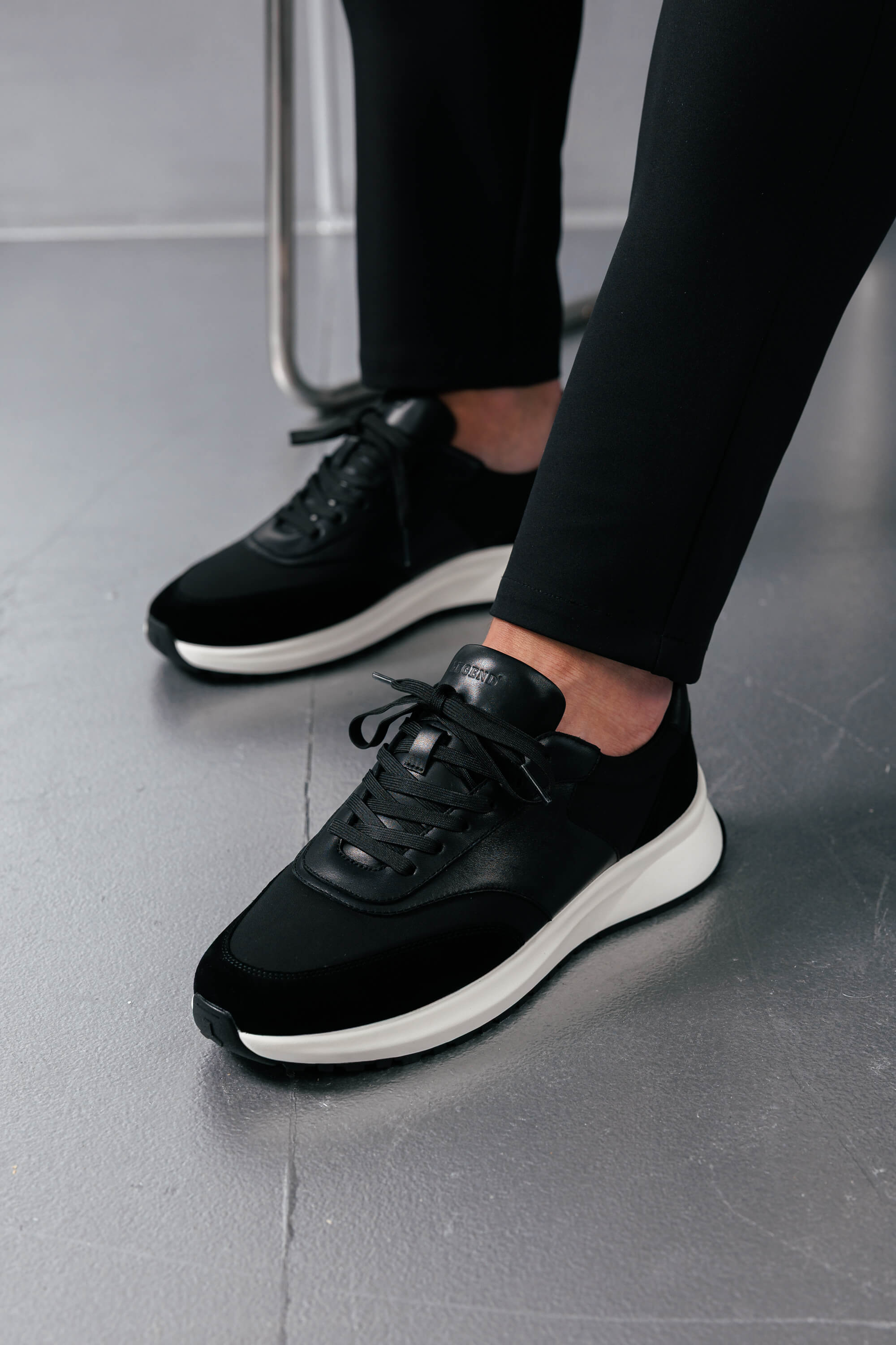 Legend London FOOTWEAR FORMA RUNNER - BLACK AND WHITE