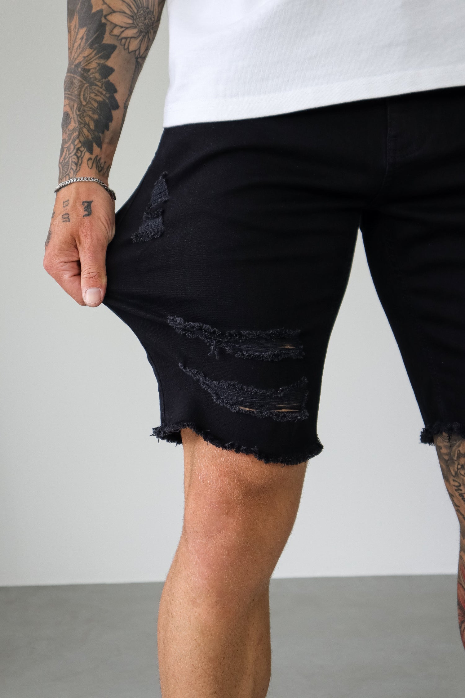 Legend London Shorts - denim SLIM DENIM SHORT - BLACK RIPPED