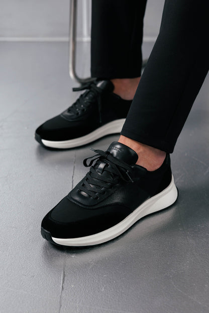 Legend London FOOTWEAR FORMA RUNNER - BLACK AND WHITE