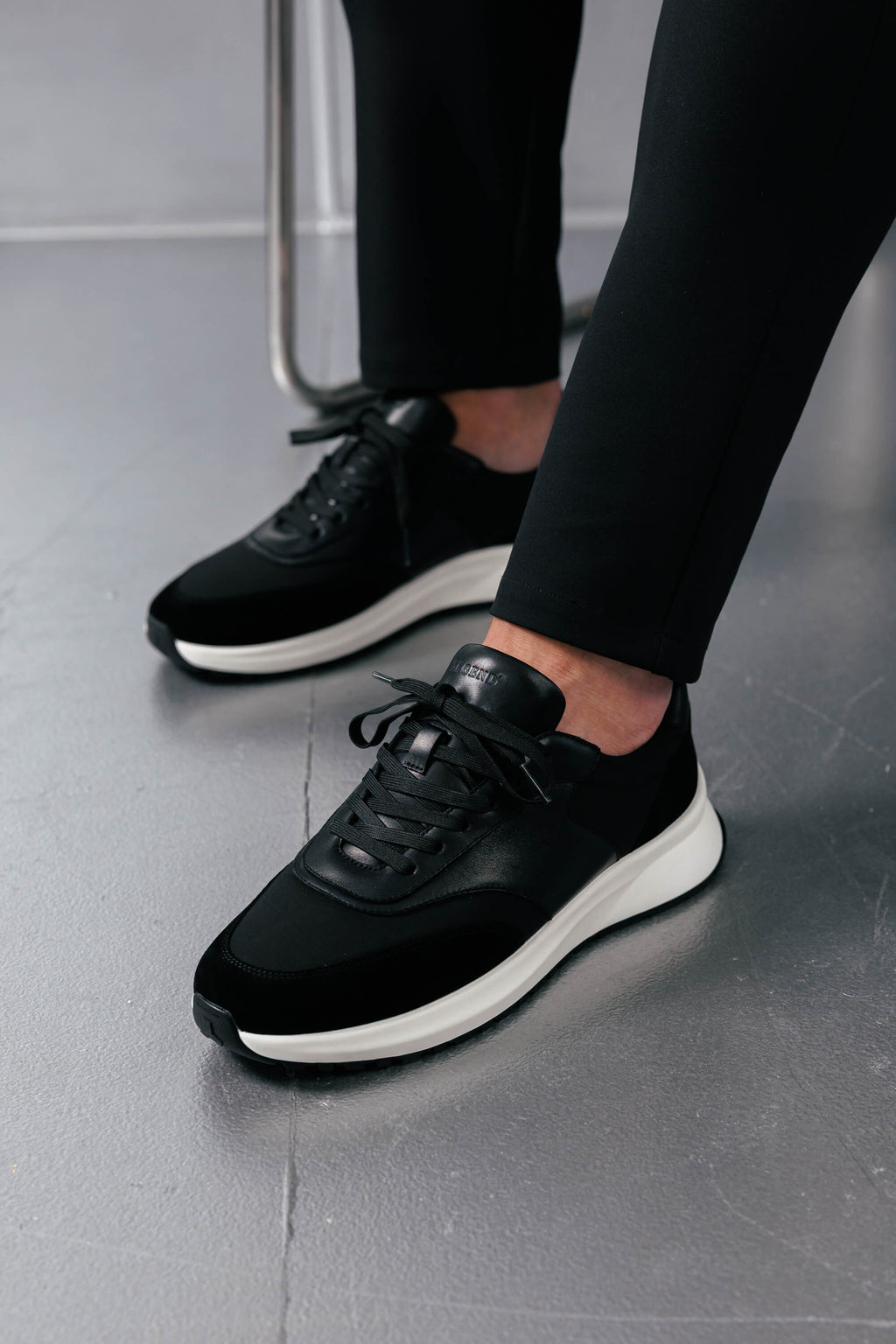 Legend London FOOTWEAR FORMA RUNNER - BLACK AND WHITE