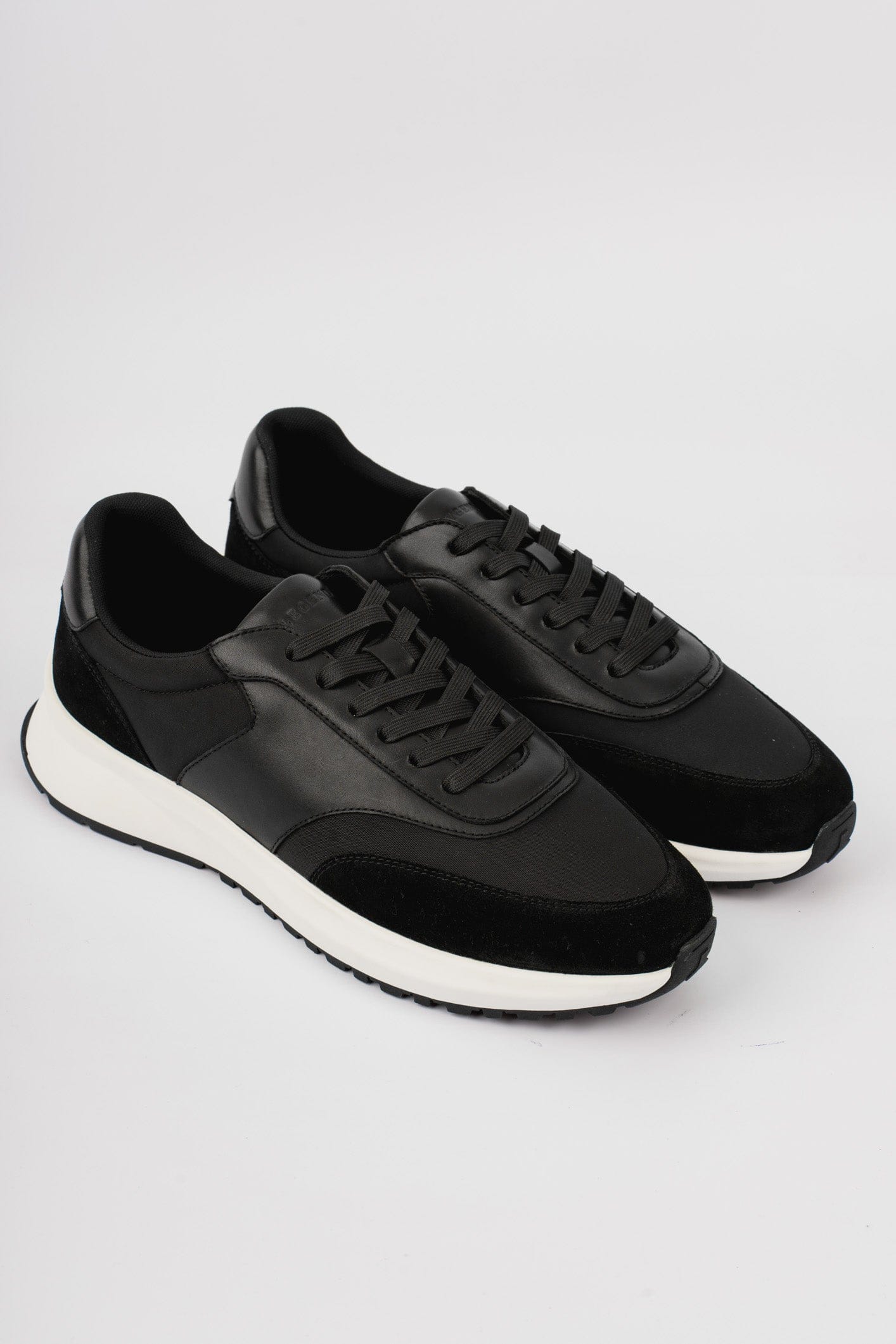 Legend London FOOTWEAR FORMA RUNNER - BLACK AND WHITE