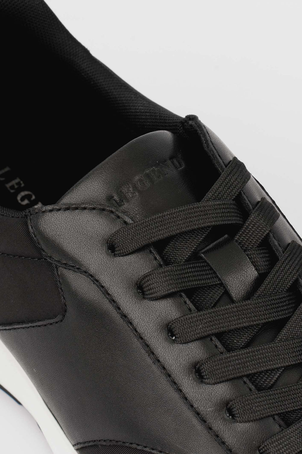 Legend London FOOTWEAR FORMA RUNNER - BLACK AND WHITE
