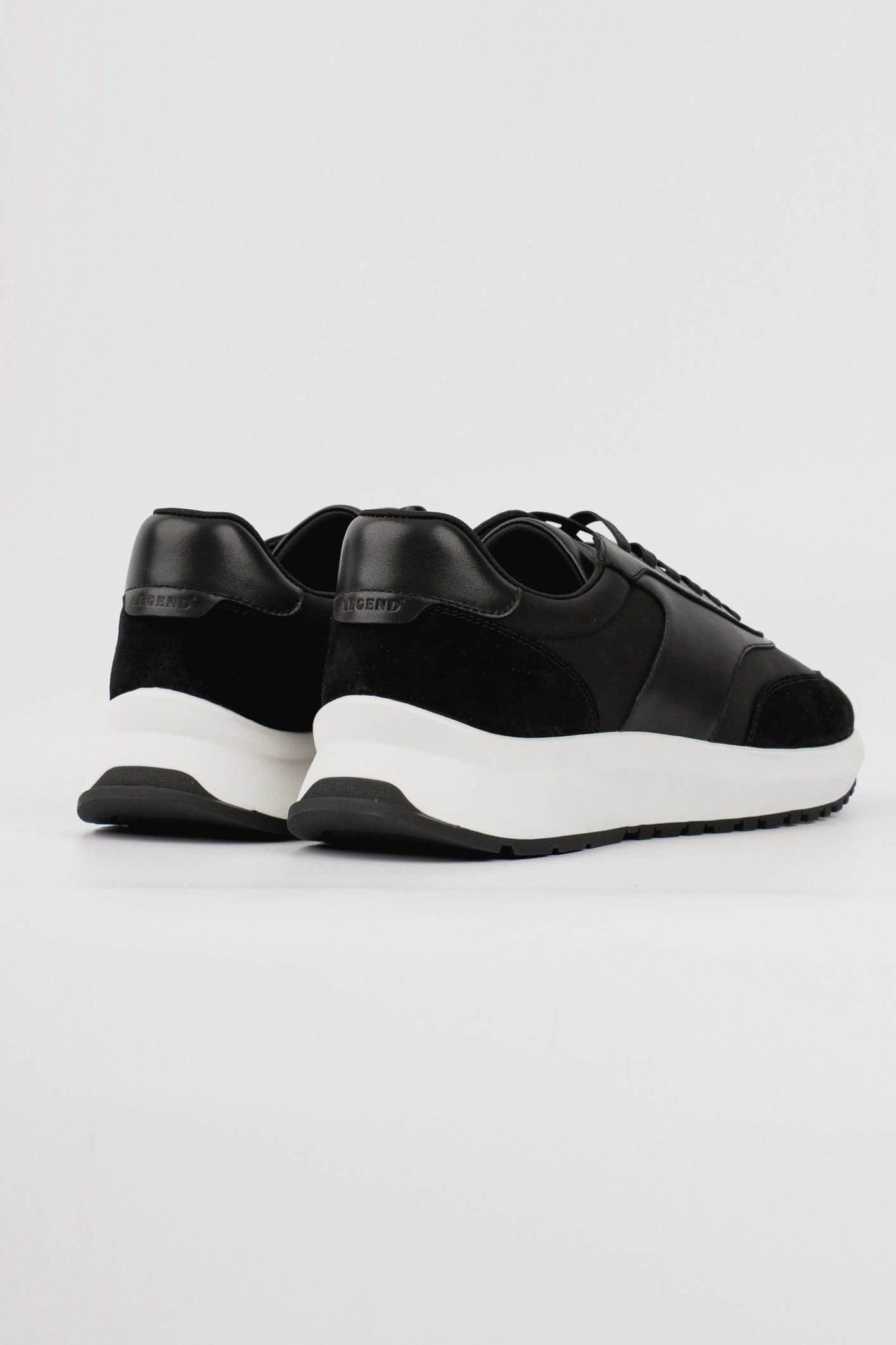 Legend London FOOTWEAR FORMA RUNNER - BLACK AND WHITE