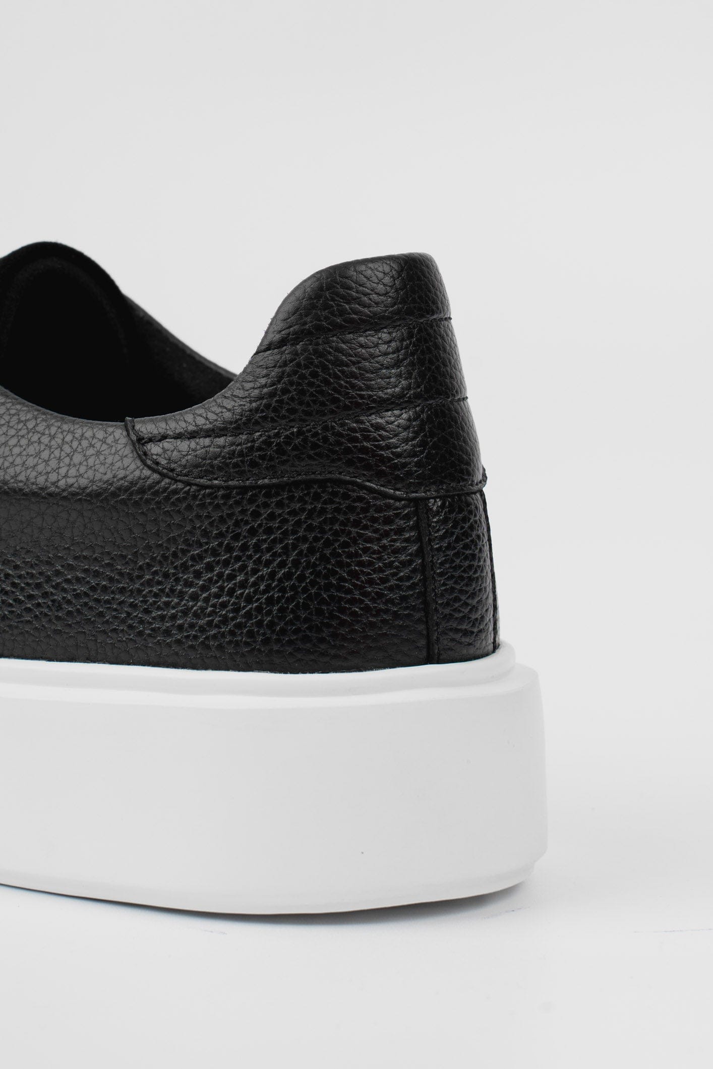 Legend London FOOTWEAR - TRAINERS VELORA TRAINER - BLACK