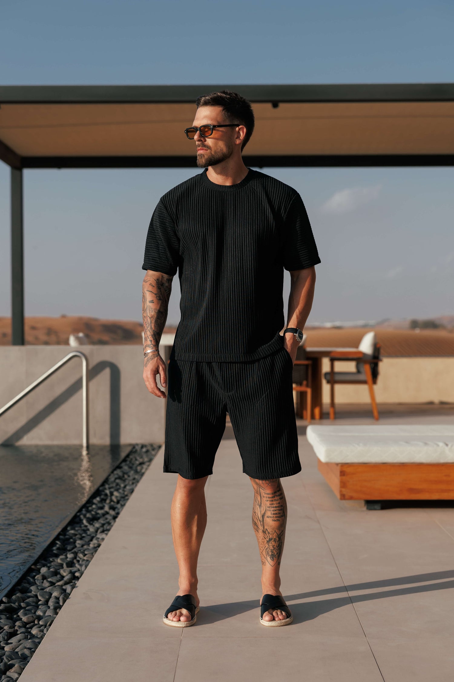 LEGEND LONDON T-SHIRT PLEATED T-SHIRT - BLACK