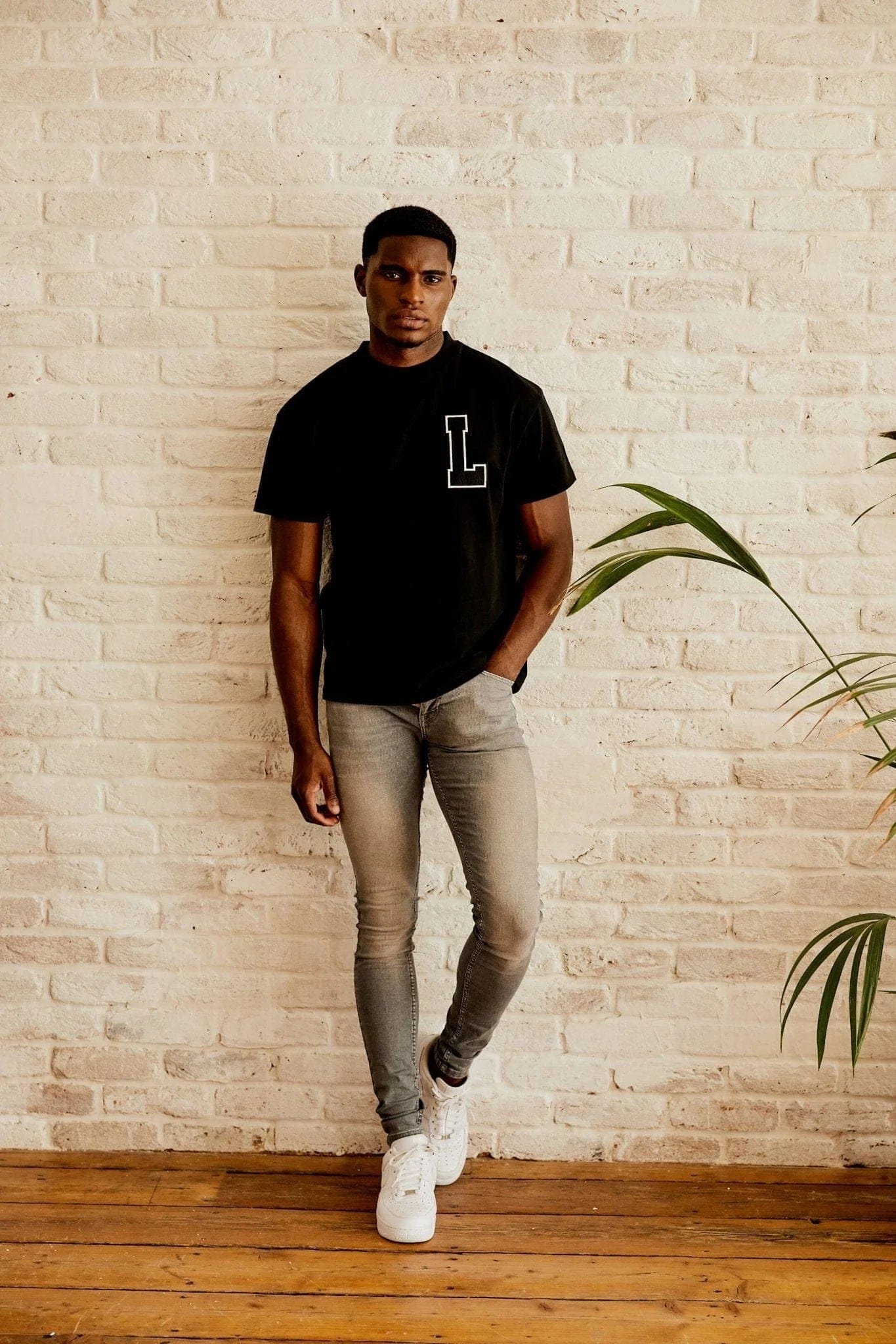 Legend London T-SHIRT VARSITY L T-SHIRT - BLACK