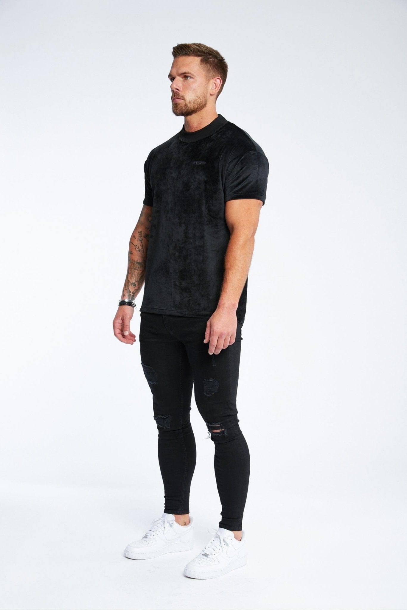 muscle fit black t shirt
